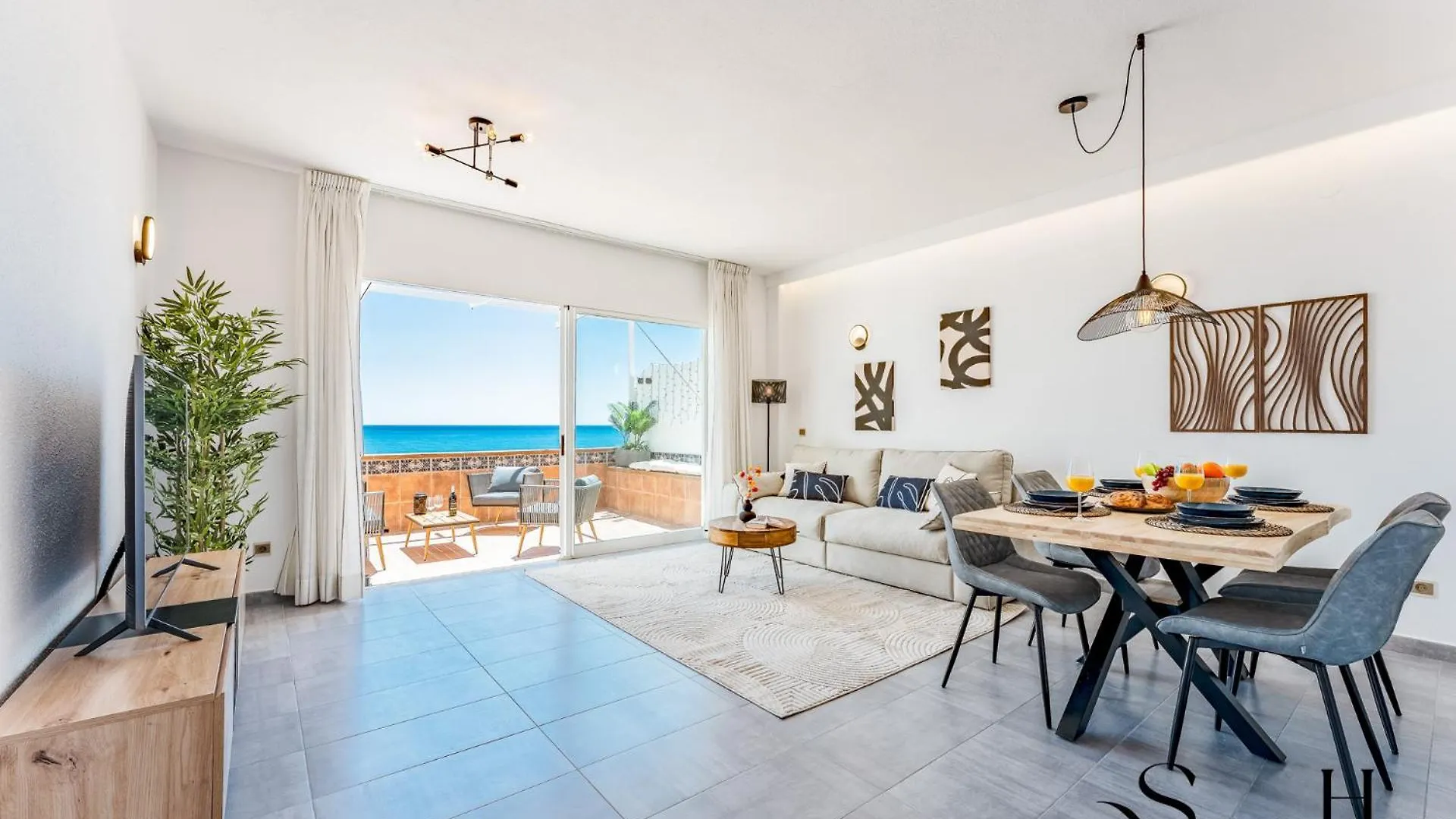 2Bed Beach Apartment , First Line Lux Benalmadena Spain